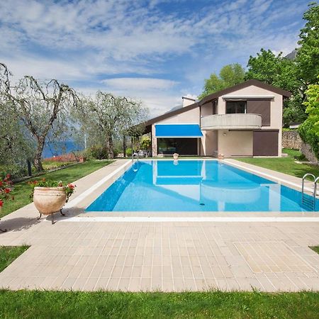 Villa Dismero-Un Oasi Di Lusso E Privacy เบรนโซเน ซูล การ์ดา ภายนอก รูปภาพ