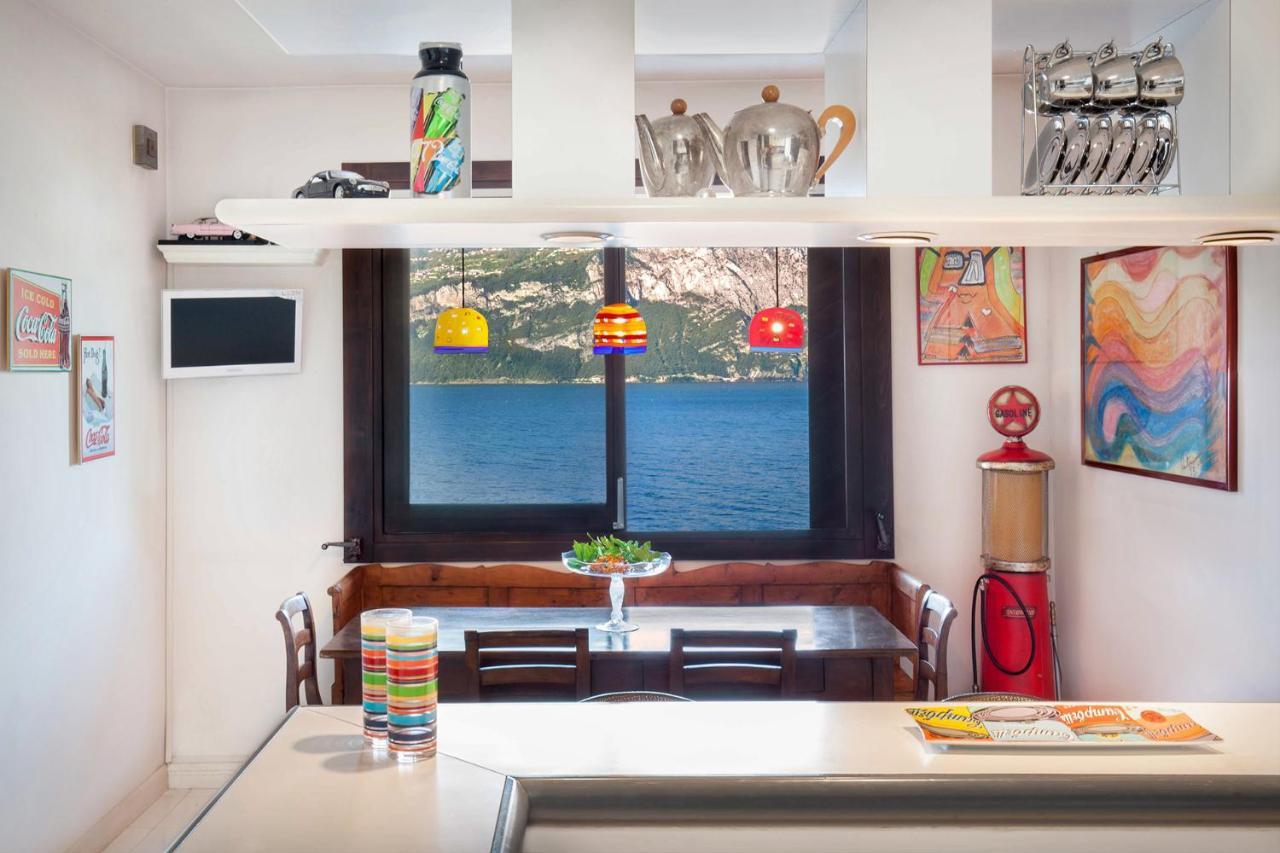 Villa Dismero-Un Oasi Di Lusso E Privacy เบรนโซเน ซูล การ์ดา ภายนอก รูปภาพ